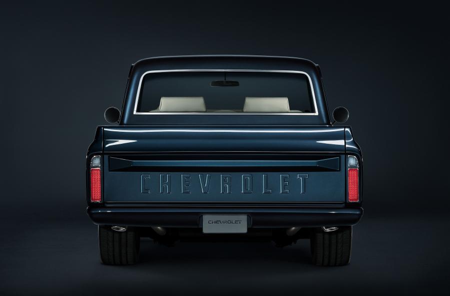  Chevrolet C10 Centennial SEMA Truck 2017 года  (фото 5 из 5)